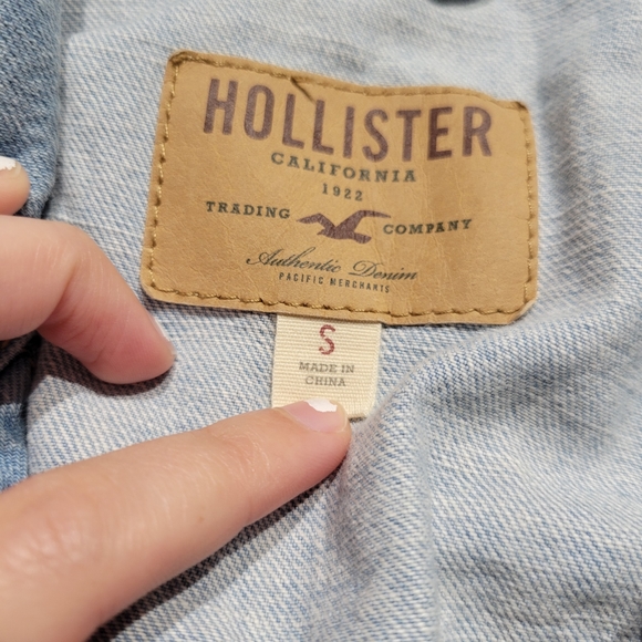 Distressed jean jacket - Picture 3 of 4